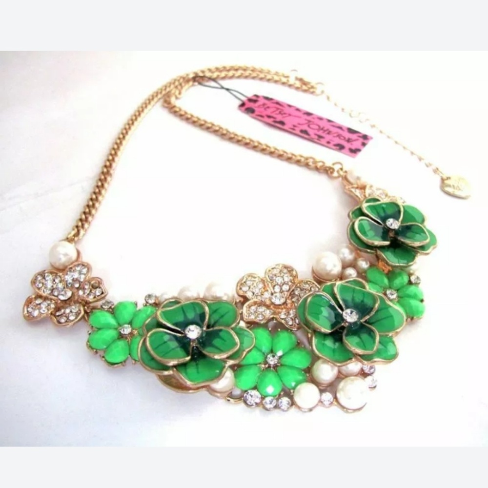New green flowers necklace - Picture 2 of 8